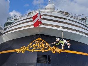 Disney cruise ship